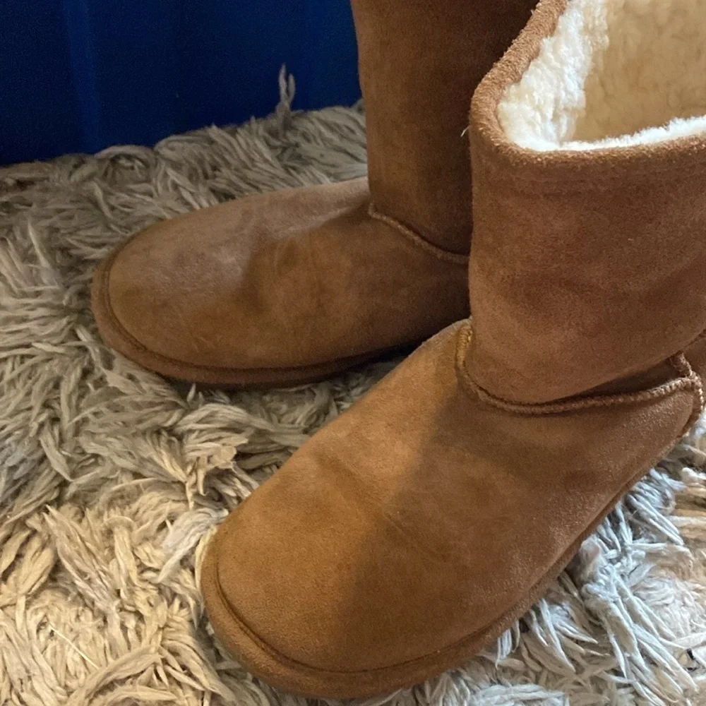 Bearpaw Emma short cozy warm boots size 8